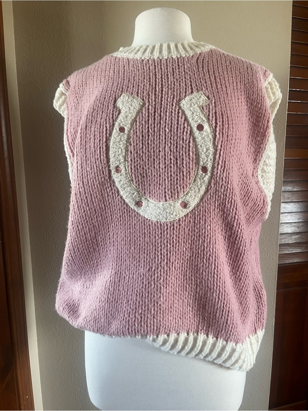 Soft Pink Knit Sleeveless Vest with Cream Horseshoe Detail